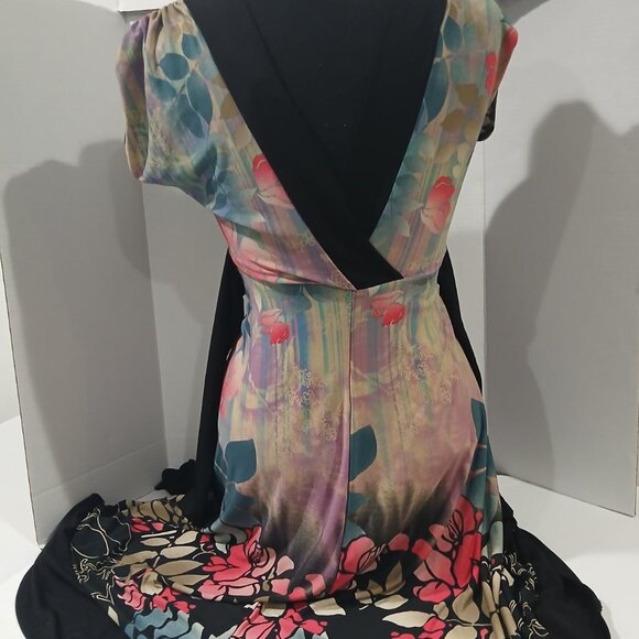 Roulette Women's Double V-Neck back and front Midi stretchy floral Dress size M. - Picture 12 of 13